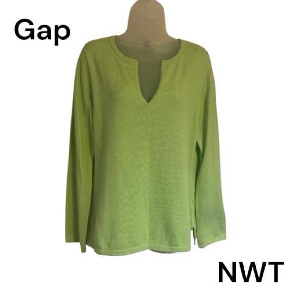 GAP Sweaters - NWT GAP Women's V-Neck Lime SPRING Sweater   LARGE    #I